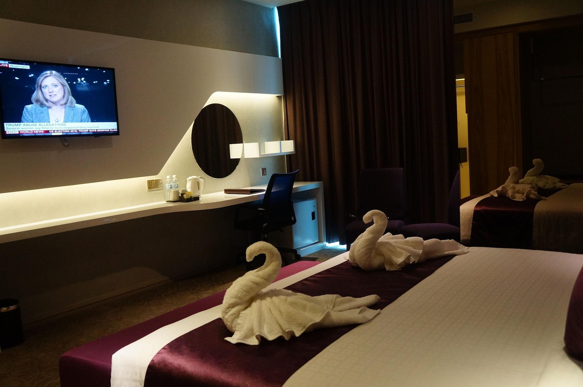 Greens Hotel & Suites Бинтулу Экстерьер фото