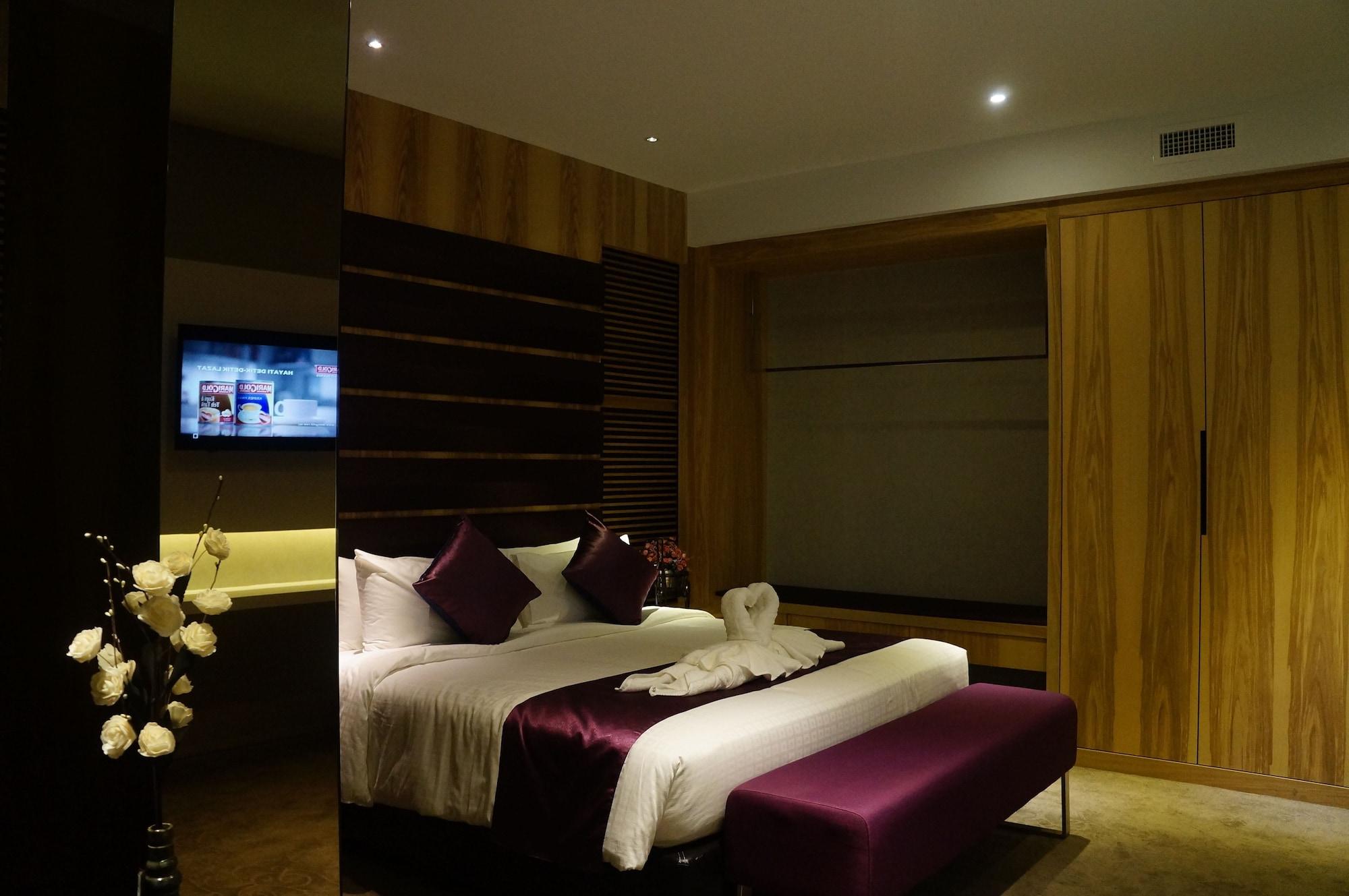 Greens Hotel & Suites Бинтулу Экстерьер фото