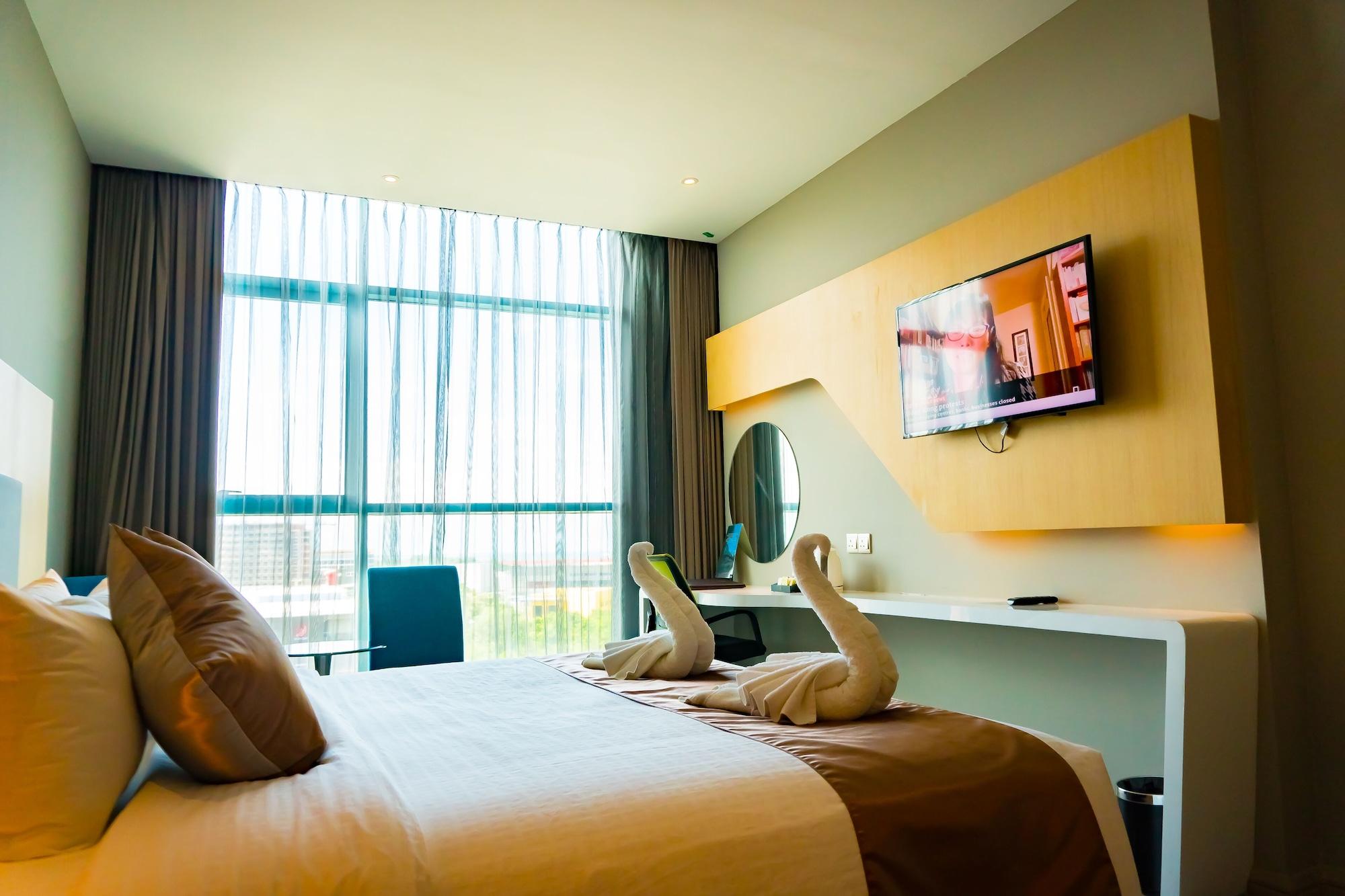 Greens Hotel & Suites Бинтулу Экстерьер фото