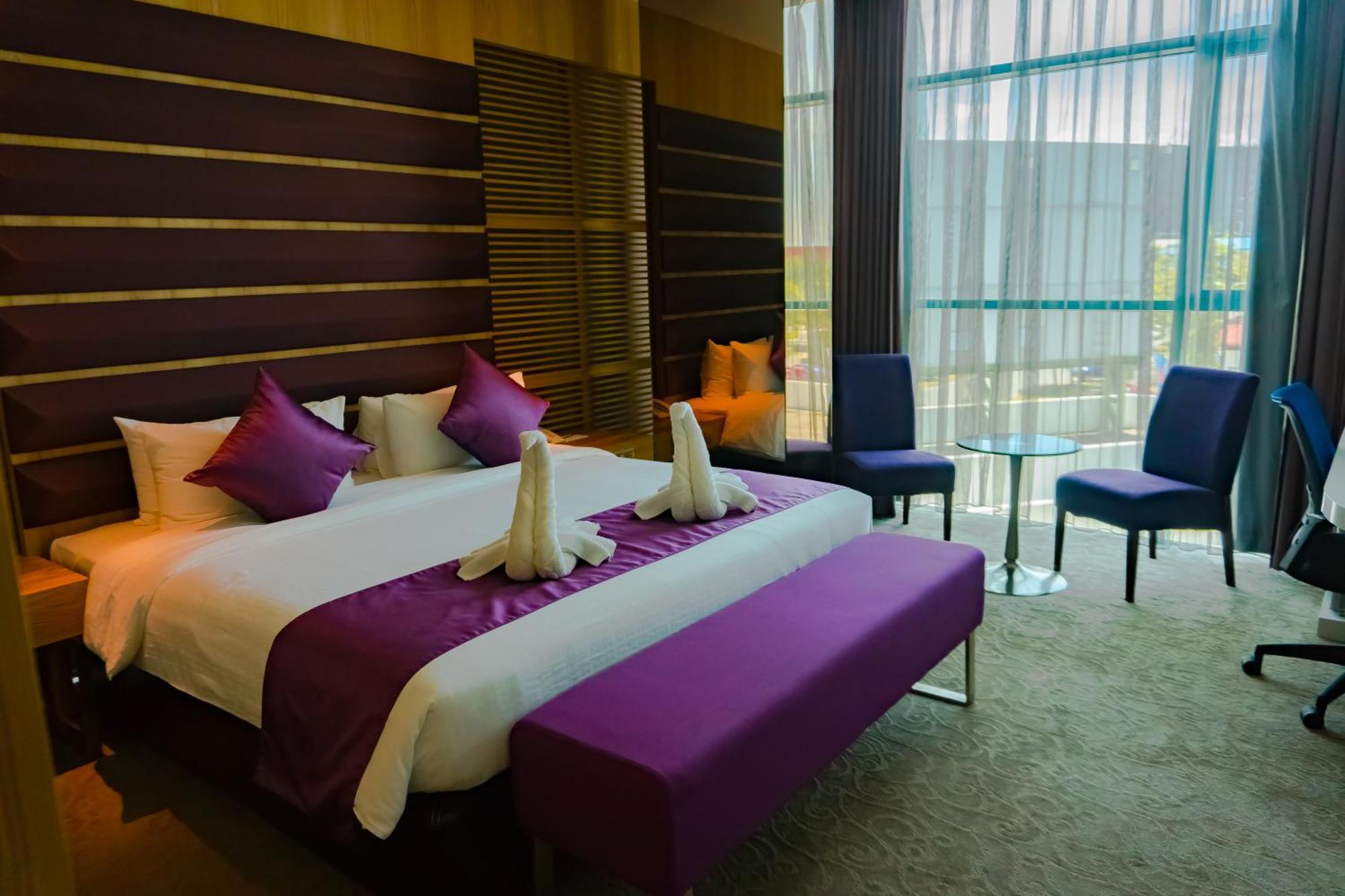 Greens Hotel & Suites Бинтулу Экстерьер фото