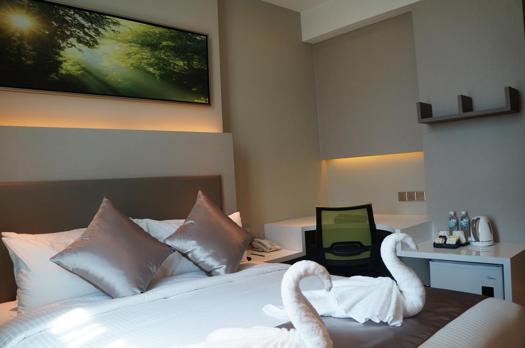 Greens Hotel & Suites Бинтулу Экстерьер фото