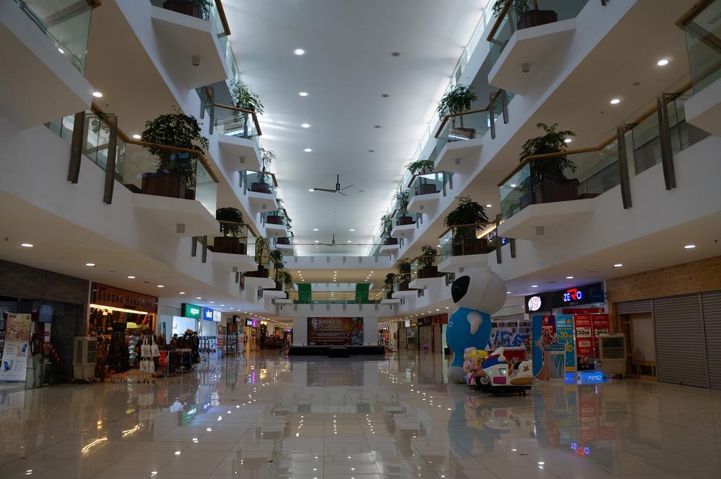 Greens Hotel & Suites Бинтулу Экстерьер фото
