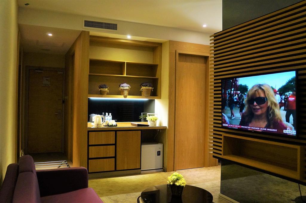 Greens Hotel & Suites Бинтулу Экстерьер фото