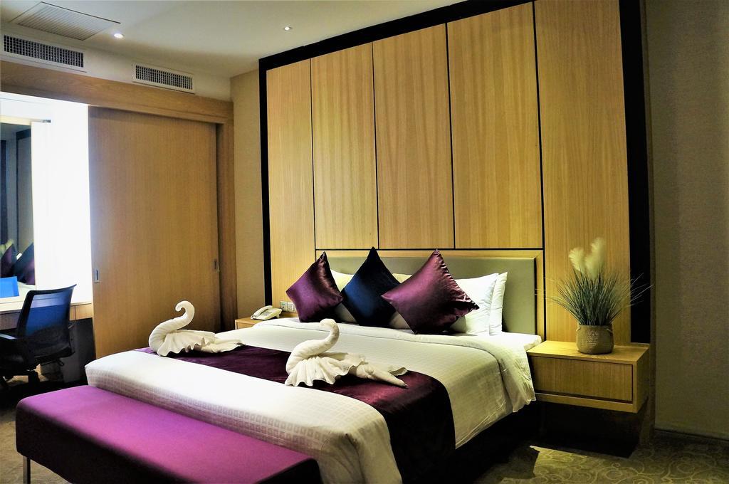 Greens Hotel & Suites Бинтулу Экстерьер фото